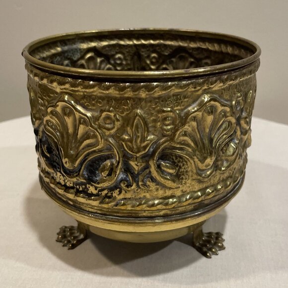 Vintage Embossed Brass Planter Pot Tri-Foot Claw Feet, MCM Elpec England Decor - Picture 9 of 11